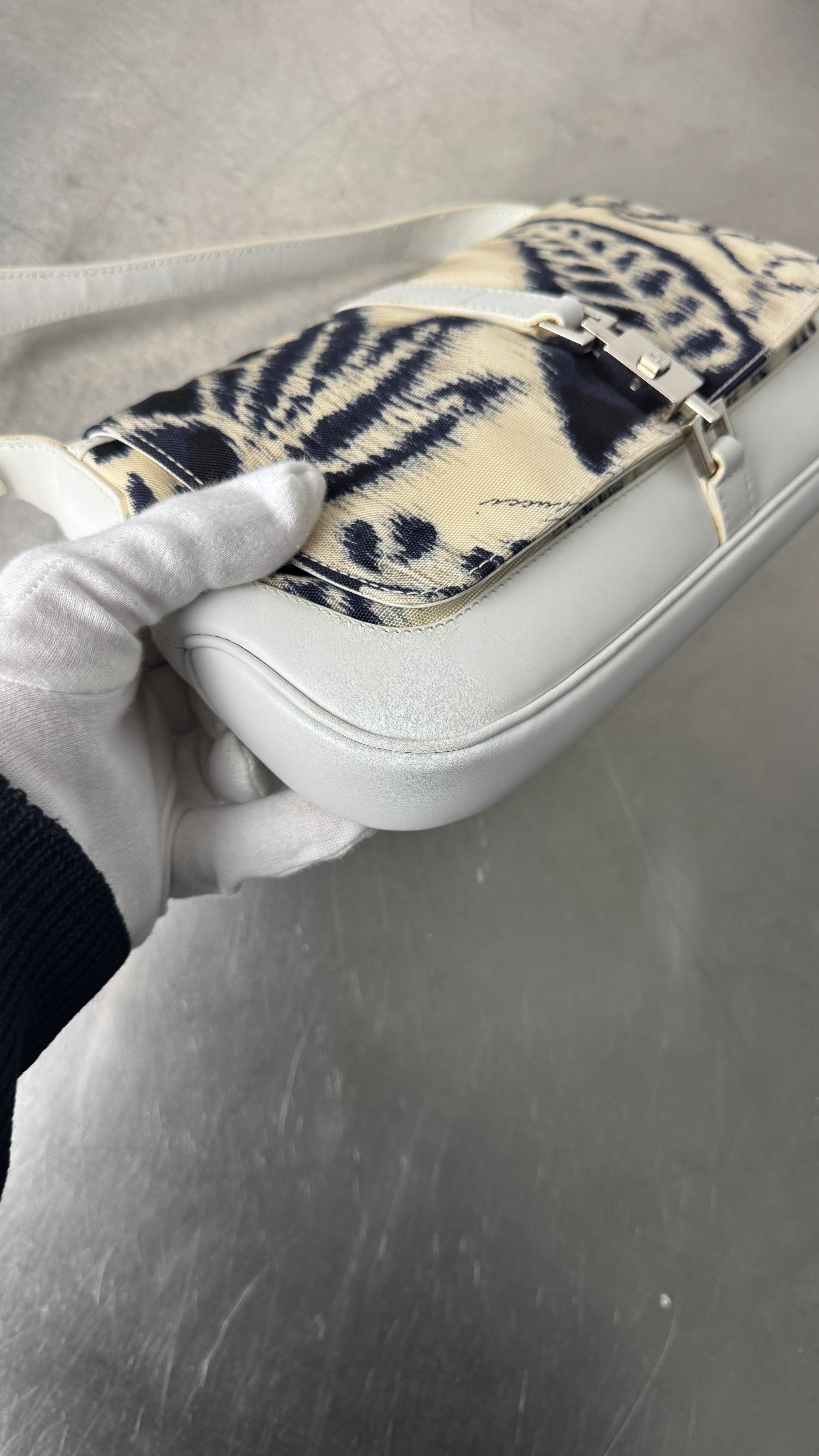 2000's Gucci White Jackie Shoulder Bag