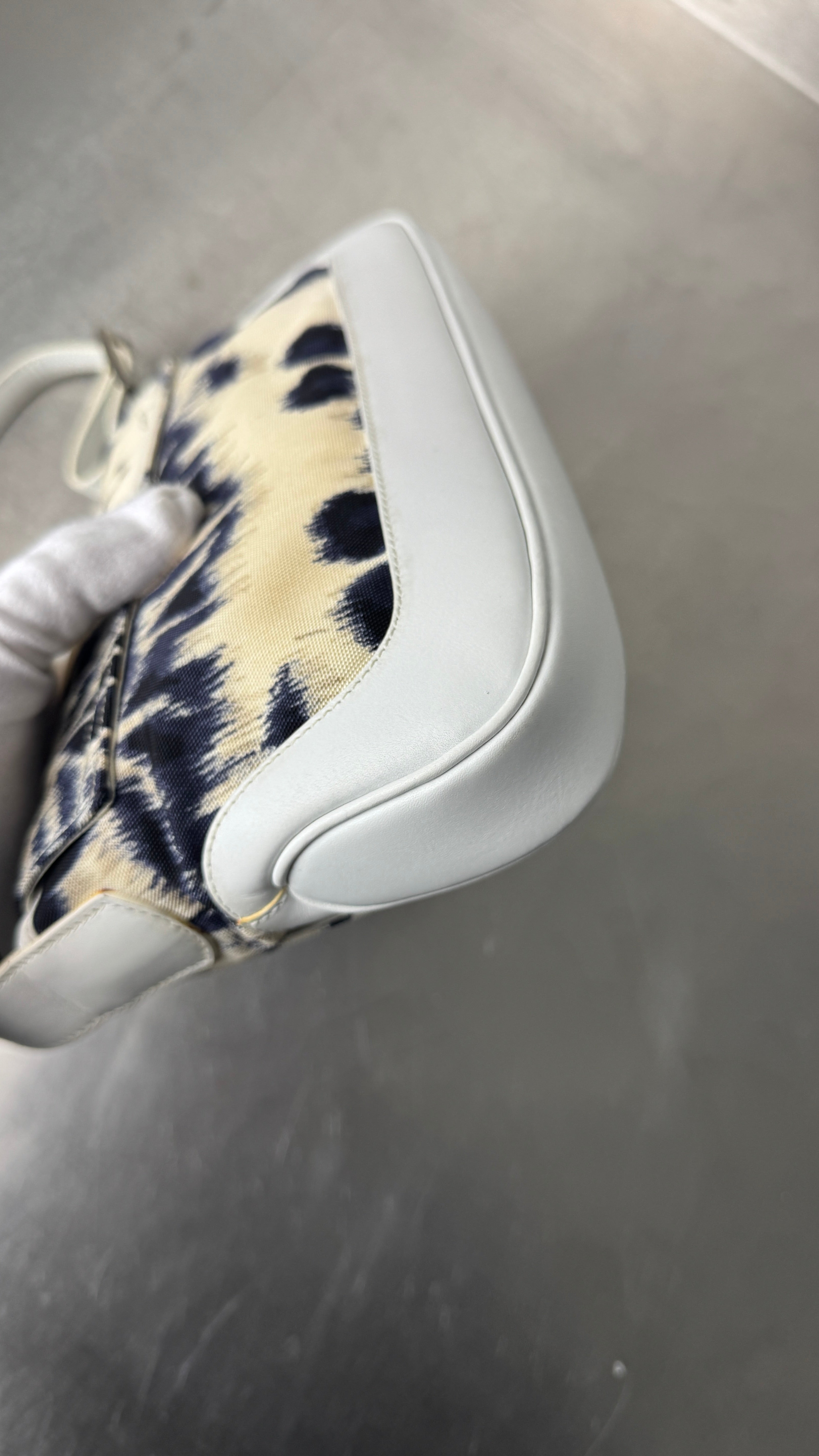 2000's Gucci White Jackie Shoulder Bag