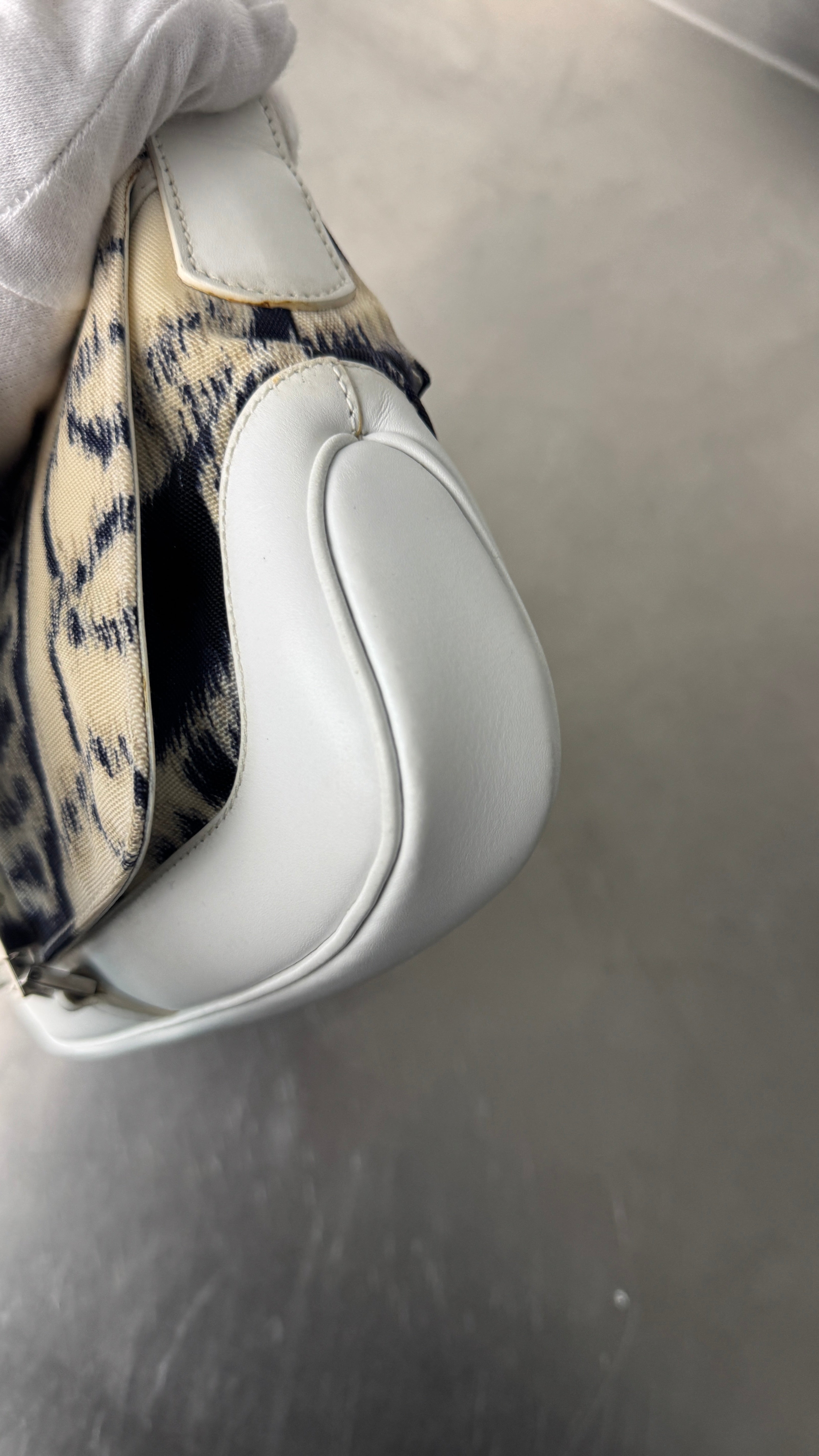 2000's Gucci White Jackie Shoulder Bag
