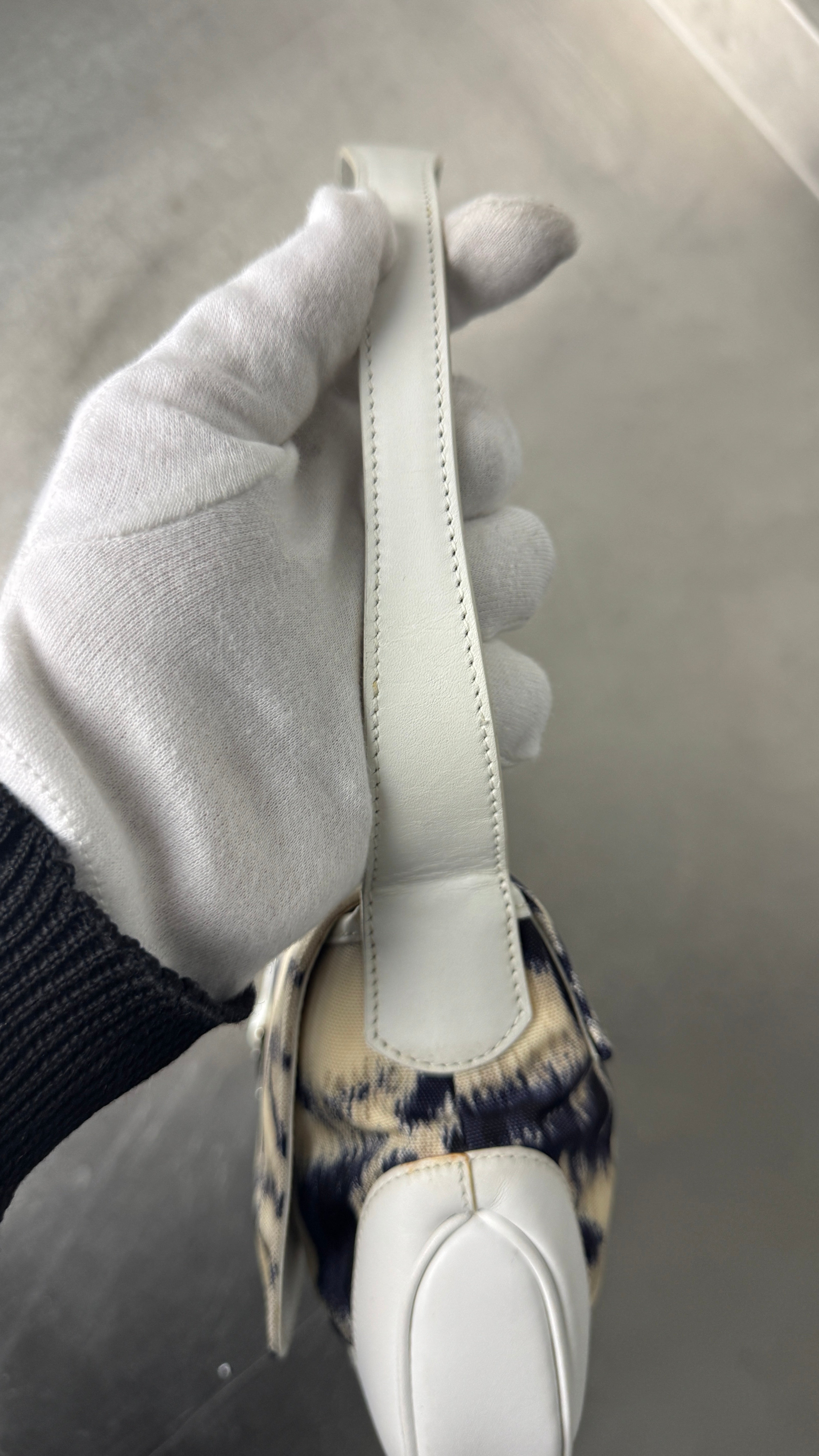 2000's Gucci White Jackie Shoulder Bag