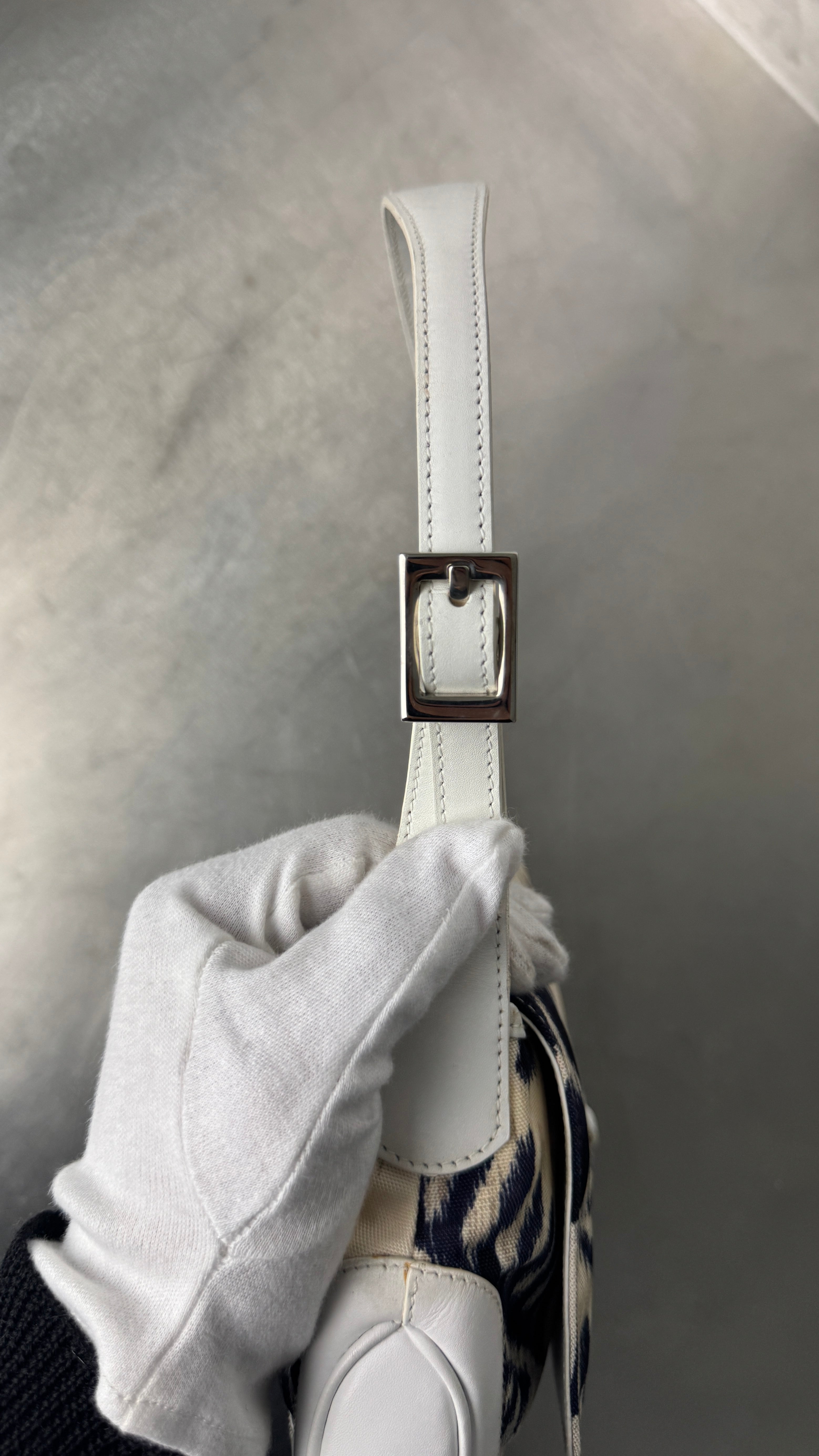 2000's Gucci White Jackie Shoulder Bag